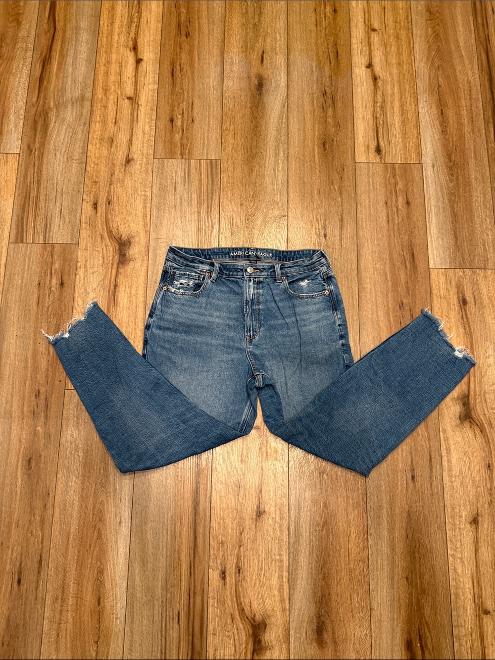 American Eagle Strigid Size 12 Short Medium Wash Straight Leg Jeans